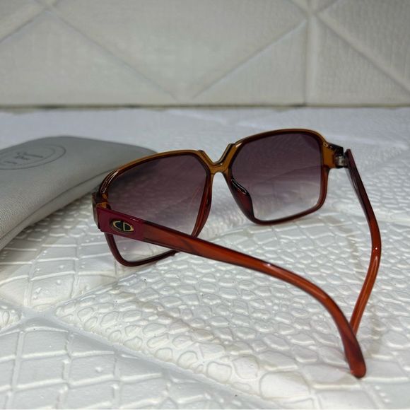 ONE DAY SALE Christian DiorโMonsieur Oversized Gradient Sunglasses - Picture 9 of 12
